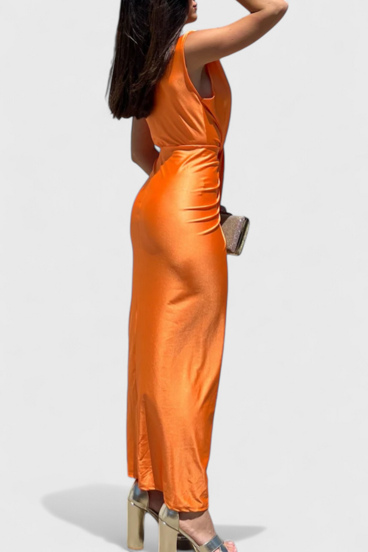 Lakisha Midi Suknelė su Giliais Dekolte