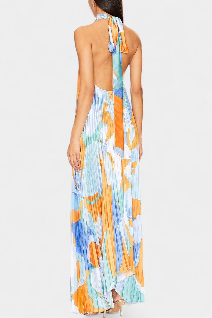 Giselle Garais Plisuotas Suknelė su Halterio Dekolte ir Elegantišku Judesiu